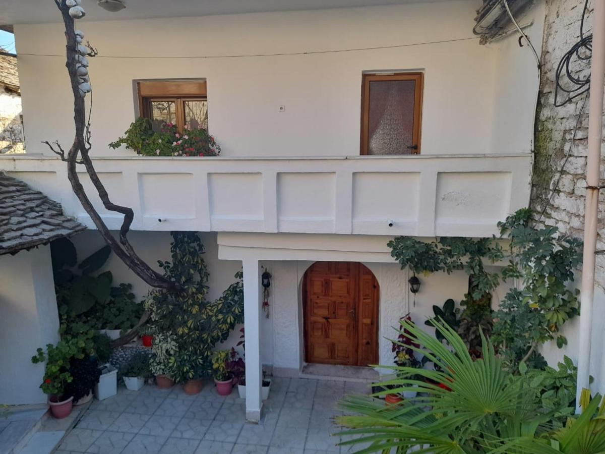 Sokolli Guest House Gjirokaster Exterior photo