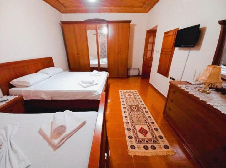 Sokolli Guest House Gjirokaster Exterior photo